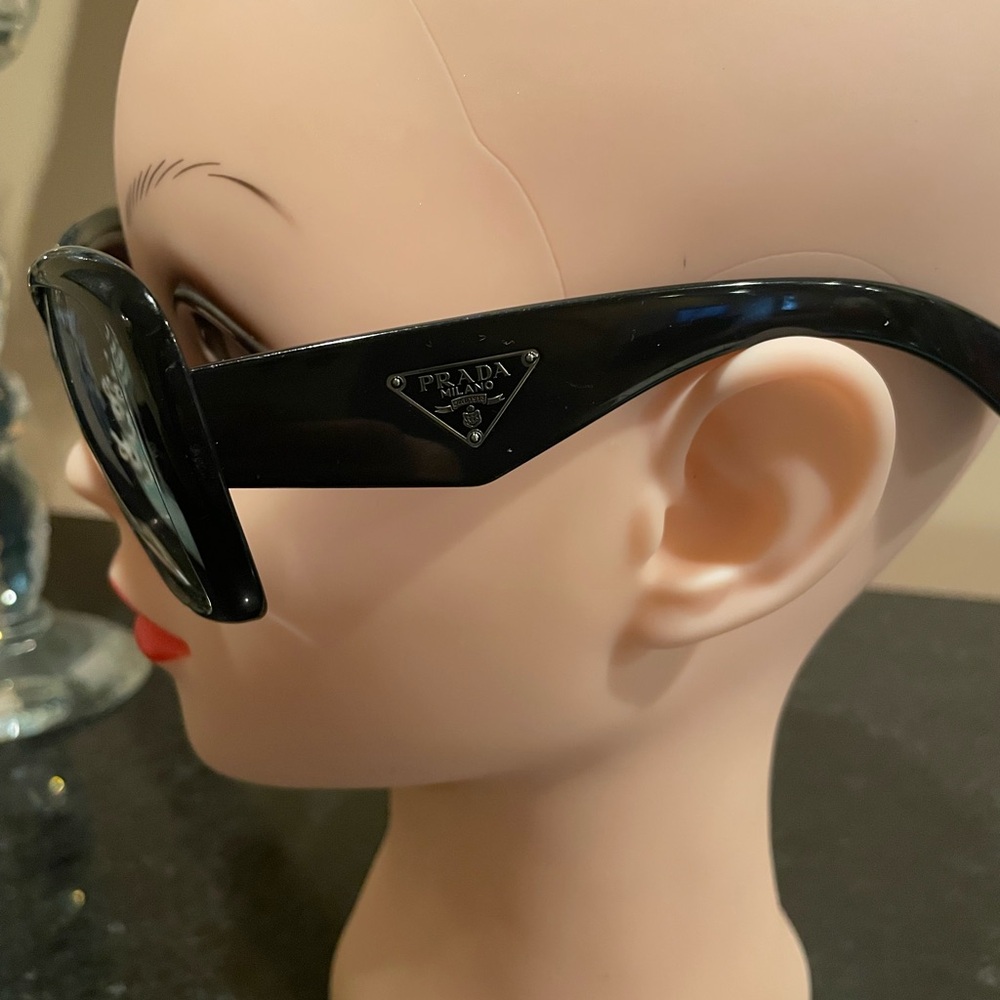 ❌❌SOLD❌❌Prada Black Oversized Sunglasses SPR32P 57017 - Picture 15 of 15